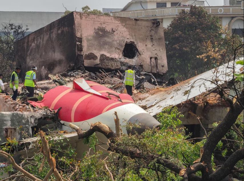 પ્લેનક્રેશના 28 કલાક બાદ મળ્યો બ્લેકબોક્સ